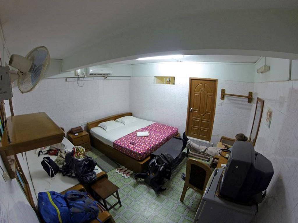 Chan Myae Guesthouse Янгон Экстерьер фото