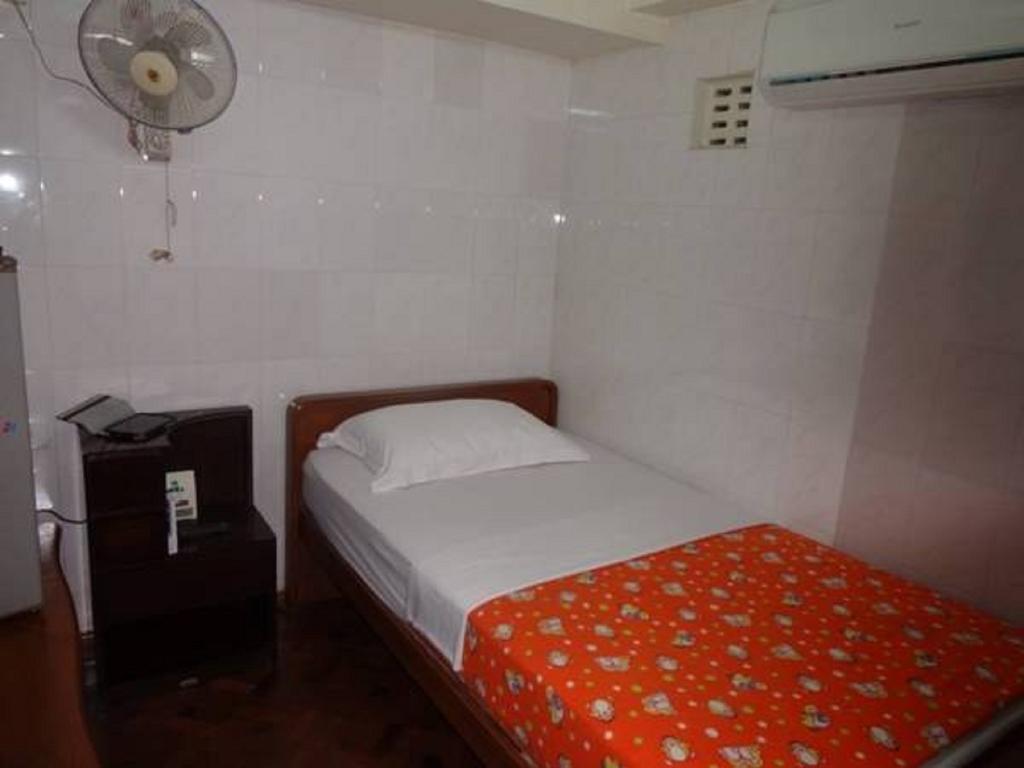 Chan Myae Guesthouse Янгон Номер фото