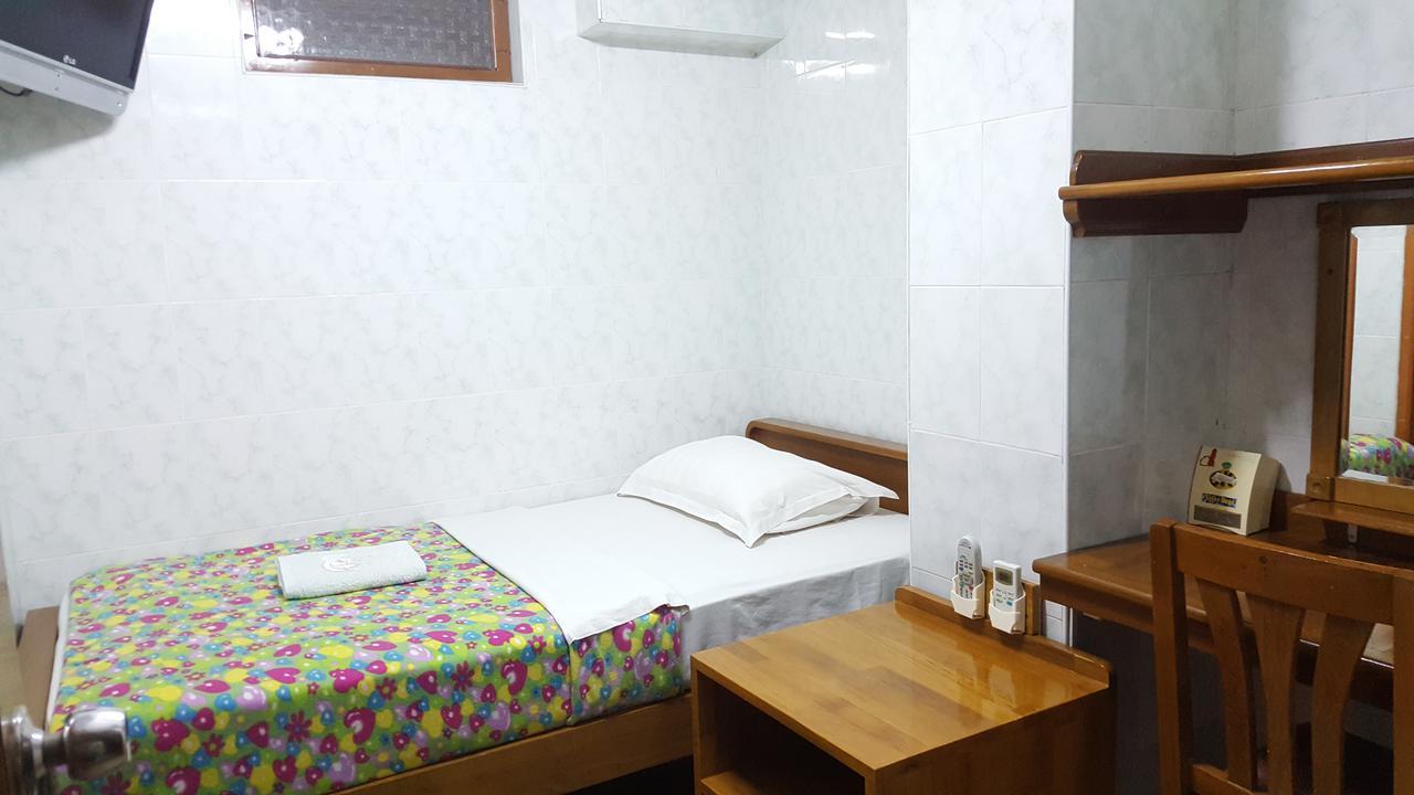 Chan Myae Guesthouse Янгон Экстерьер фото