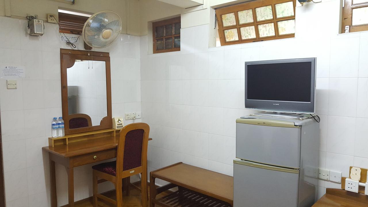 Chan Myae Guesthouse Янгон Экстерьер фото