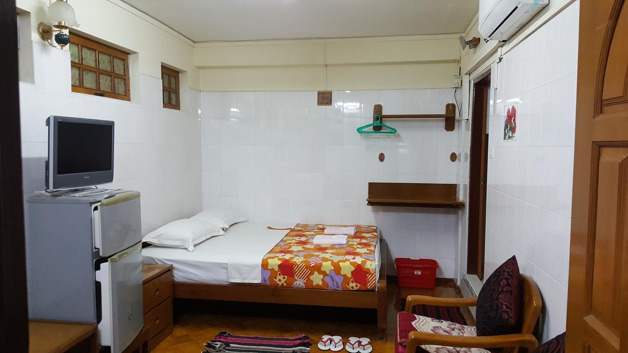 Chan Myae Guesthouse Янгон Экстерьер фото