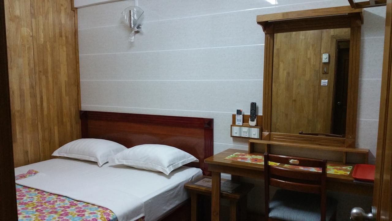 Chan Myae Guesthouse Янгон Экстерьер фото