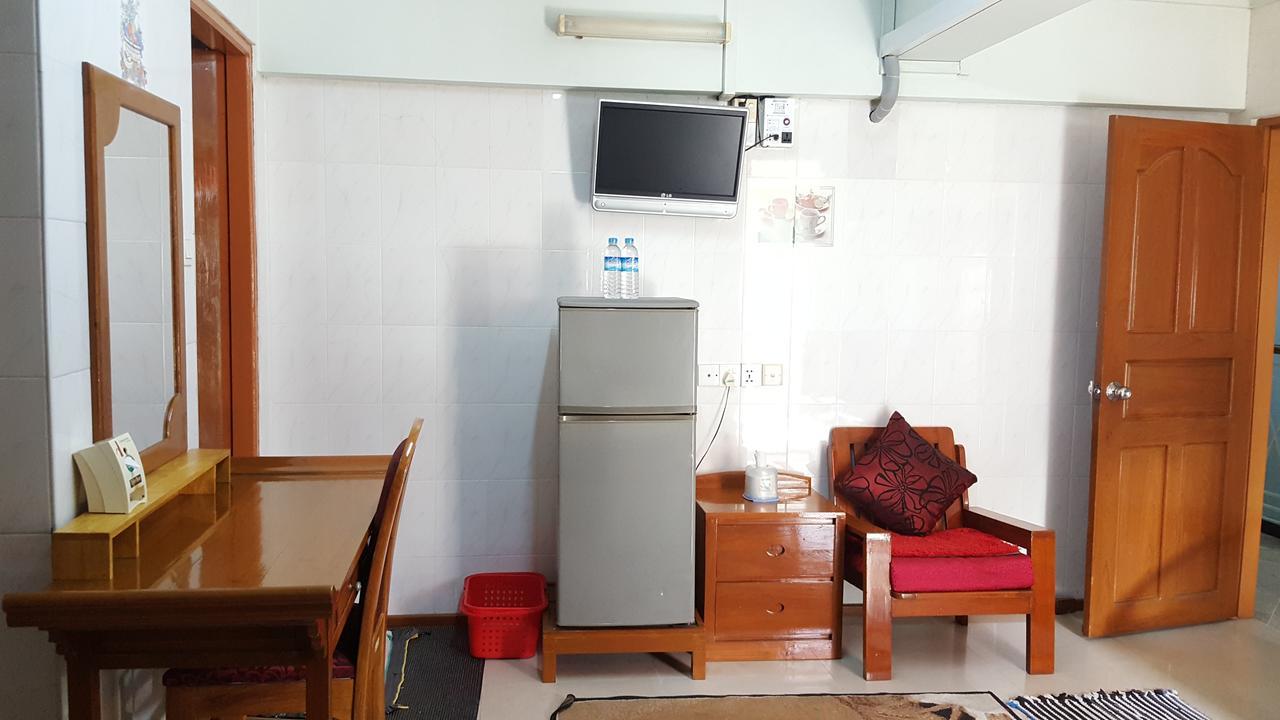 Chan Myae Guesthouse Янгон Экстерьер фото