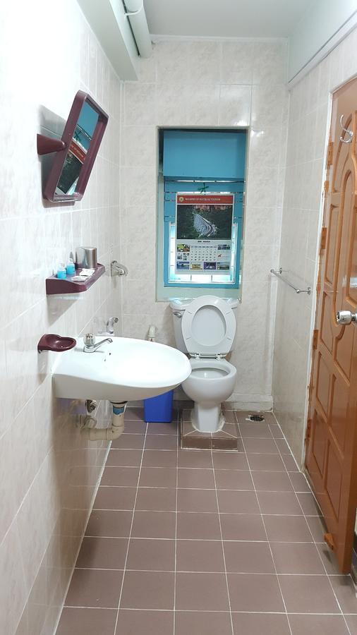 Chan Myae Guesthouse Янгон Экстерьер фото