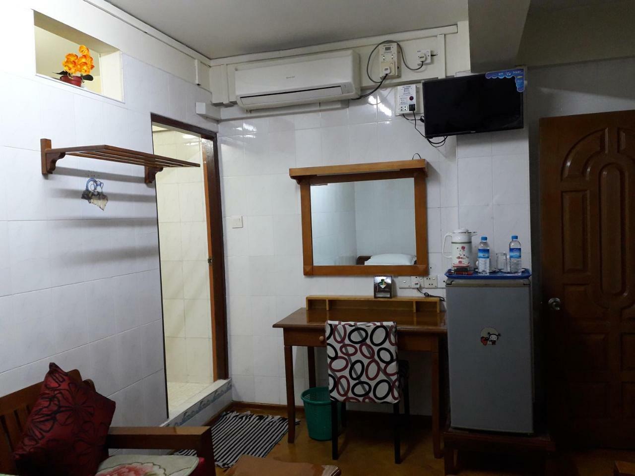 Chan Myae Guesthouse Янгон Экстерьер фото