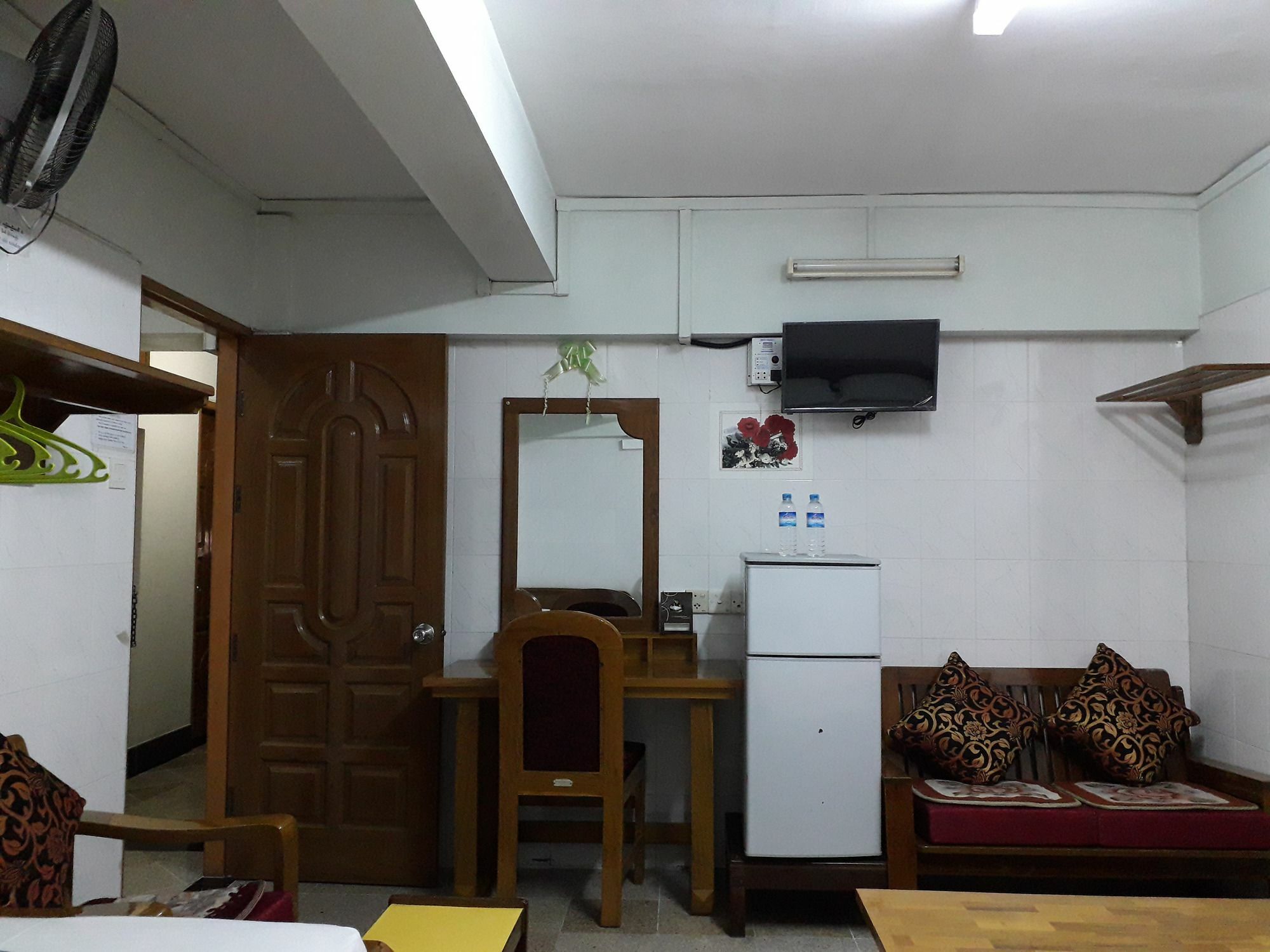 Chan Myae Guesthouse Янгон Экстерьер фото